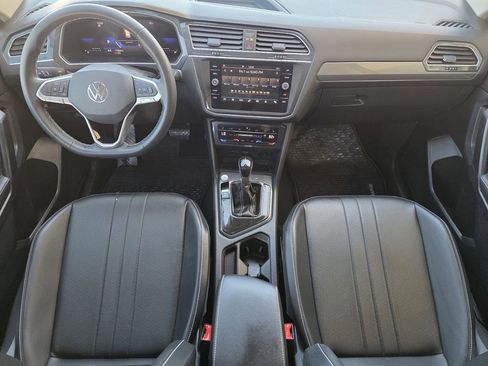 Used 2023 Volkswagen Tiguan SE w/ Panoramic Sunroof Package image 19