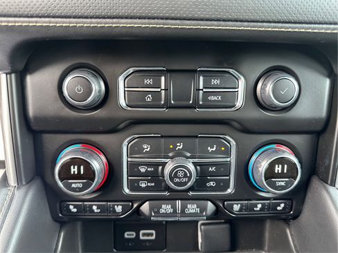 Certified 2024 Chevrolet Suburban Premier image 28