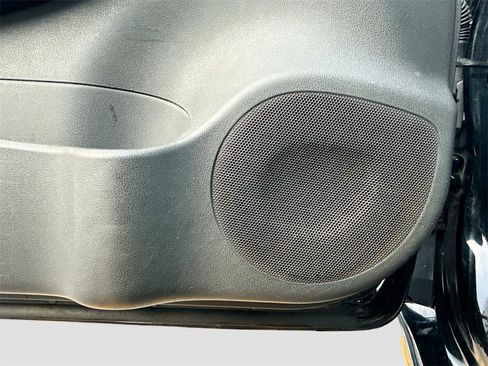 Used 2023 Nissan Leaf S image 19