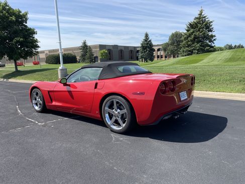 Used 2007 Chevrolet Corvette Convertible w/ Preferred Equipment Group RWD image 3