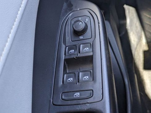 Used 2024 Volkswagen Taos SE image 23