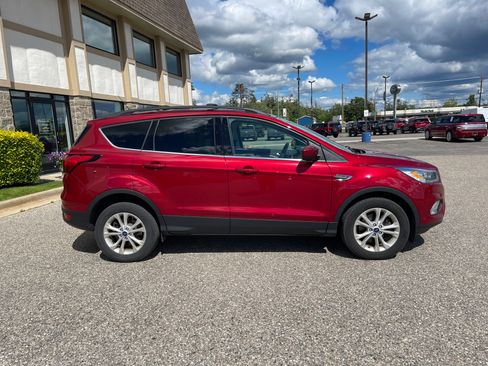 Used 2019 Ford Escape SEL AWD/4WD image 3