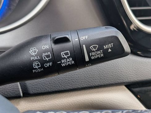 Used 2023 Chrysler Pacifica Touring-L FWD image 22