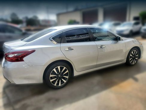 Used 2018 Nissan Altima 2.5 SV FWD image 14
