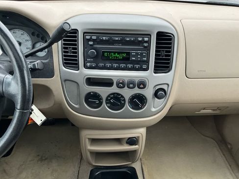 Used 2003 Ford Escape Limited image 12