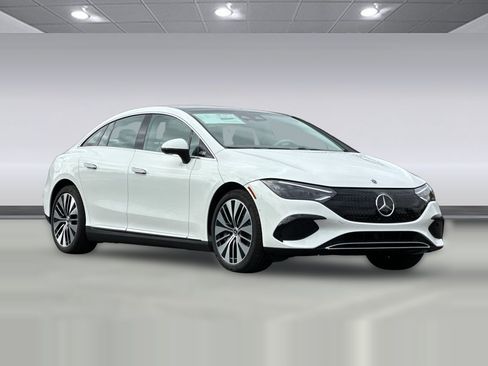 Used 2026 Mercedes-Benz EQE 320+ Sedan image 5