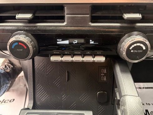Used 2025 Toyota 4Runner SR5 AWD/4WD image 27