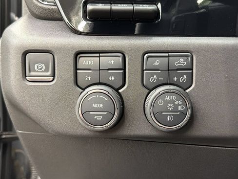 Used 2025 Chevrolet Silverado 1500 ZR2 w/ Technology Package AWD/4WD image 31