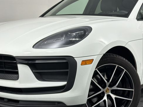 Certified 2023 Porsche Macan AWD/4WD image 6