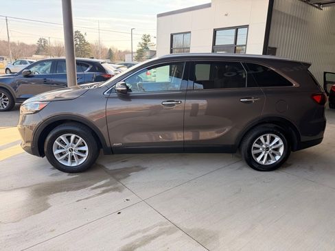 Used 2019 Kia Sorento L w/ LX Convenience Package image 3