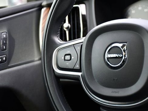 Used 2021 Volvo XC60 T5 Momentum w/ Premium Package image 19