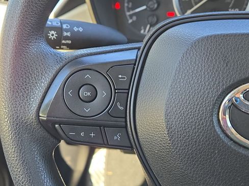 Used 2022 Toyota Corolla LE image 20