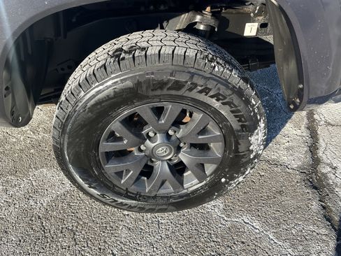 Certified 2022 Toyota Tacoma SR5 image 10