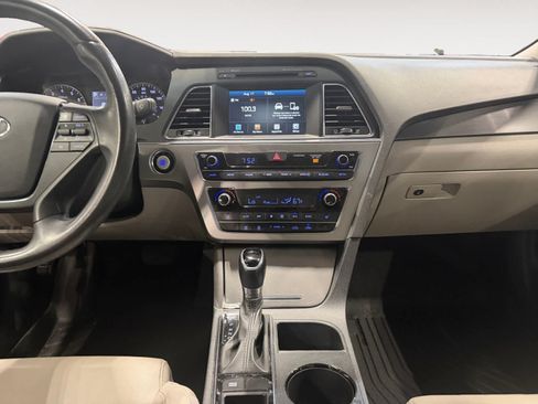 Used 2016 Hyundai Sonata Sport w/ Option Group 02 FWD image 12
