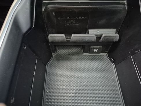 Used 2019 RAM 1500 Laramie AWD/4WD image 29