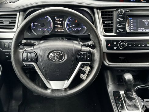 Used 2019 Toyota Highlander LE image 14