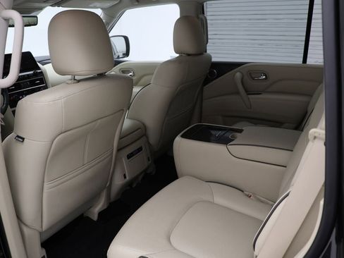 Used 2024 INFINITI QX80 Luxe w/ Cargo Package image 11