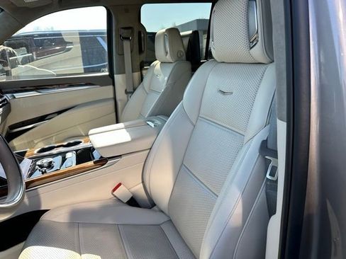 Used 2025 Cadillac Escalade Sport Platinum w/ LPO, ONYX Package image 22