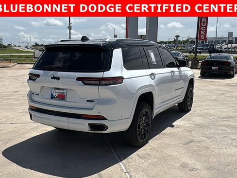 Used 2023 Jeep Grand Cherokee L Summit w/ High Altitude Package AWD/4WD image 5