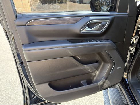 Used 2022 Chevrolet Suburban LT image 10