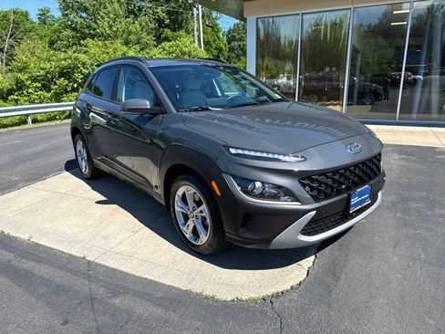 Certified 2023 Hyundai Kona SEL w/ Winter Weather Package AWD/4WD image 3