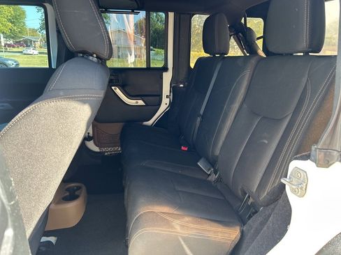 Used 2017 Jeep Wrangler Unlimited Rubicon image 11