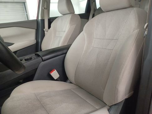 Used 2025 Nissan Rogue SV AWD/4WD image 16