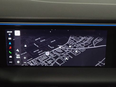 Certified 2025 Porsche Macan Electric image 18