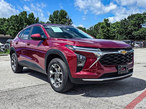 Used 2025 Chevrolet Trax LT w/ Driver Confidence Package FWD image 1