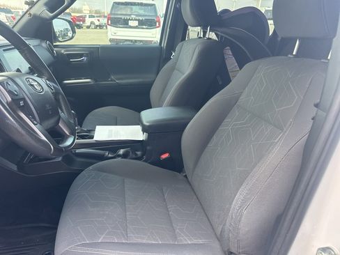 Used 2019 Toyota Tacoma TRD Off-Road image 7