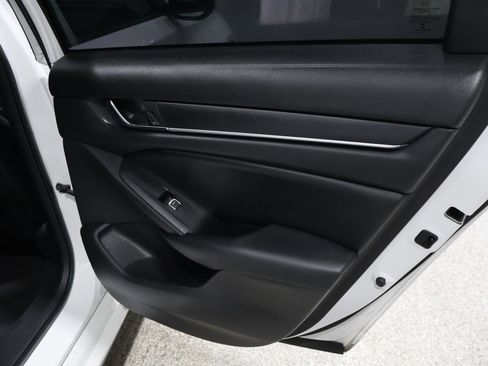 Used 2018 Honda Accord Sport image 19