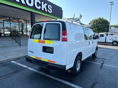 Used 2016 Chevrolet Express 2500 RWD image 8