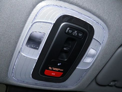 Used 2025 Hyundai Elantra SEL image 24