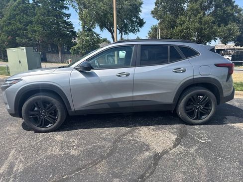 Used 2024 Chevrolet Trax ACTIV w/ Driver Confidence Package FWD image 11
