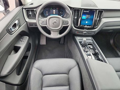 Used 2025 Volvo XC60 B5 Core image 11