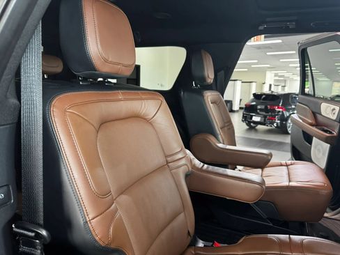 Used 2022 Lincoln Navigator L Reserve AWD/4WD image 17