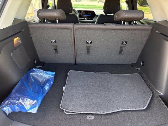 Used 2024 Chevrolet TrailBlazer LT w/ LT Cold Weather Package FWD image 41