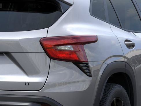 New 2026 Chevrolet Trax LT w/ Driver Confidence Package FWD image 35