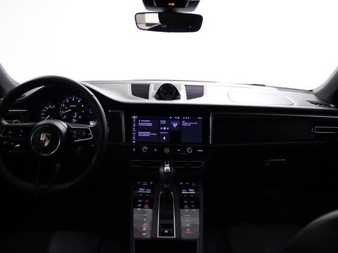 Certified 2025 Porsche Macan GTS image 24