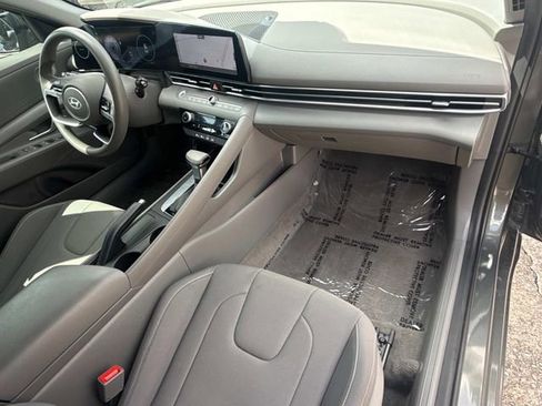 Used 2024 Hyundai Elantra SEL FWD image 18