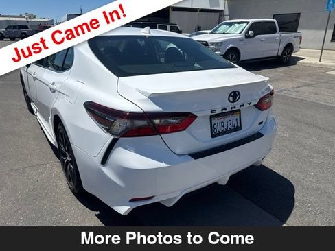 Used 2021 Toyota Camry SE w/ Convenience Package FWD image 3