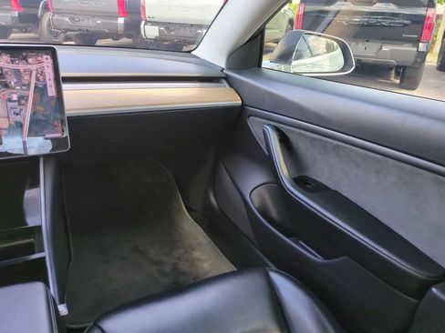 Used 2018 Tesla Model 3 RWD image 16
