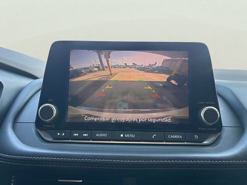 Used 2022 Nissan Rogue SV w/ SV Premium Package FWD image 5
