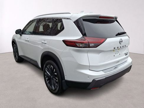 Used 2025 Nissan Rogue SL w/ Tech Package AWD/4WD image 5