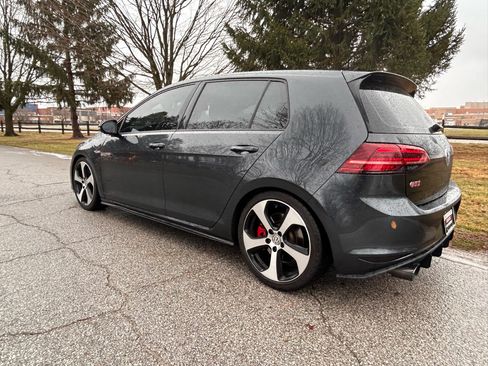 Used 2017 Volkswagen GTI SE image 3