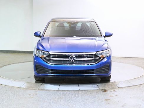 Used 2024 Volkswagen Jetta SE w/ Panoramic Sunroof Package image 2