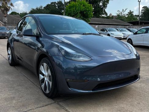 Used 2023 Tesla Model Y AWD image 4