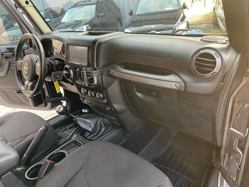 Used 2017 Jeep Wrangler Unlimited Sport w/ Quick Order Package 23S AWD/4WD image 15