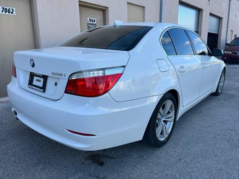 Used 2010 BMW 528i Sedan RWD image 6