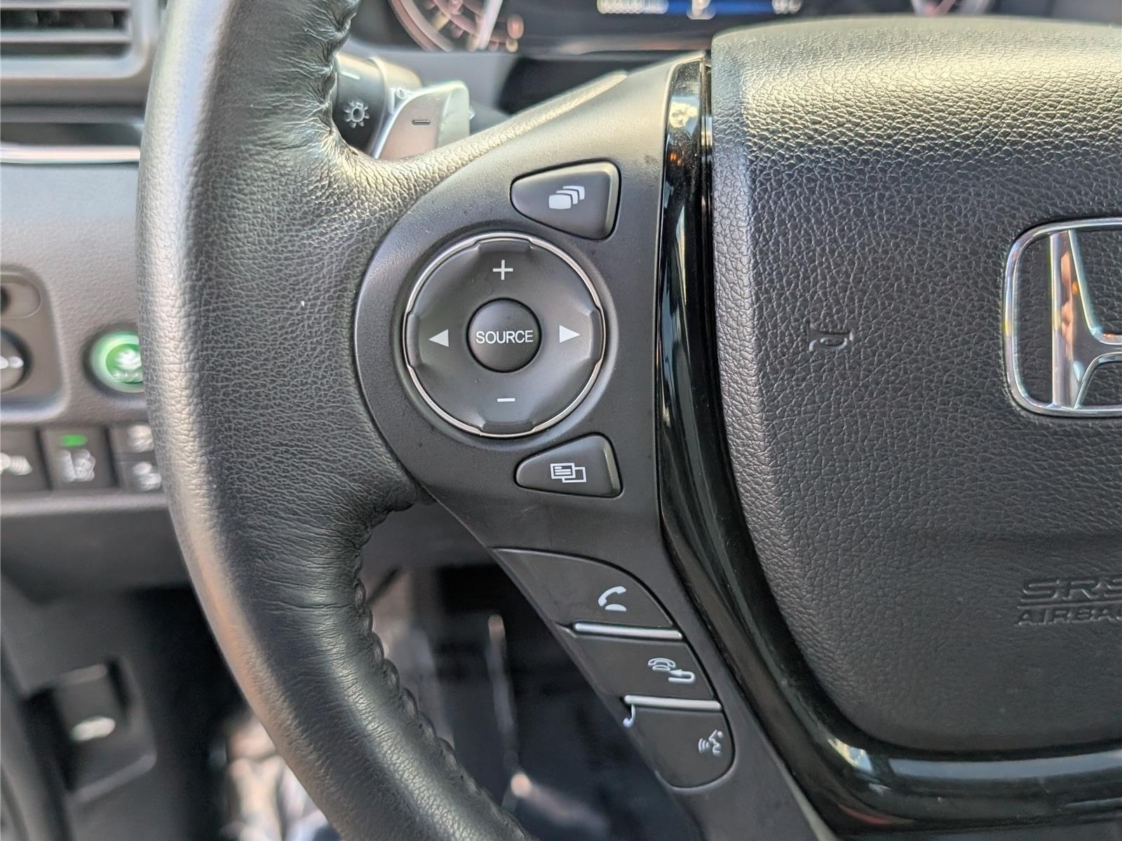 Used 2017 Honda Pilot Touring image 27